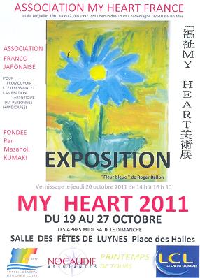 Affiche de l'expostion présentant un tableau intitulé "Fleur bleue" de Roger ballon, c'est comme son nom l'indique une fleur bleur peinte sur un fond dans les tons de jaune. Autour de l'affiche toutes les informations concernat l'exposition sont écrites